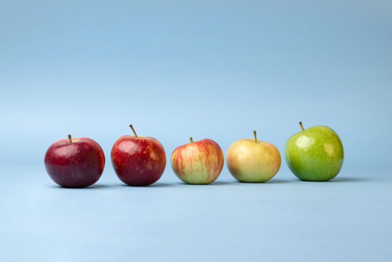 3 green and red apples